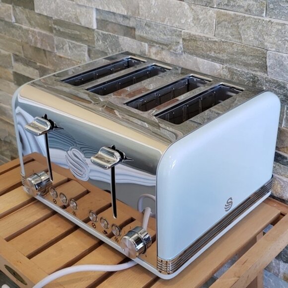 Swan ST19020BLN Retro 4 Slice Toaster - Picture 5 of 5